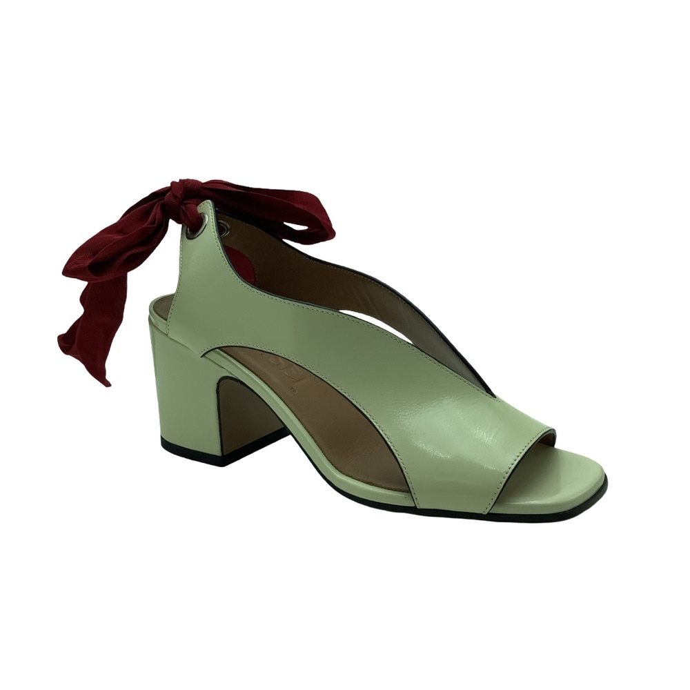 Nomasei Leather T-Strap Heels Size: US 7/ EU 37